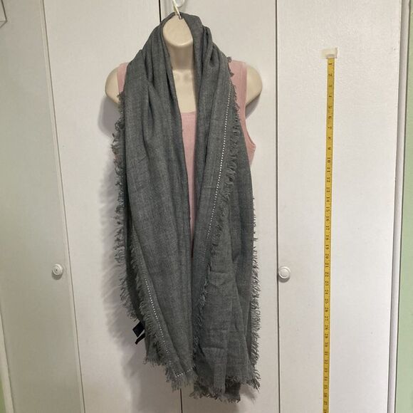 ANN TAYLOR Gray Silver Dot Embellished Fringe Scarf Shawl Wrap 35 x 78 inches - Picture 6 of 11